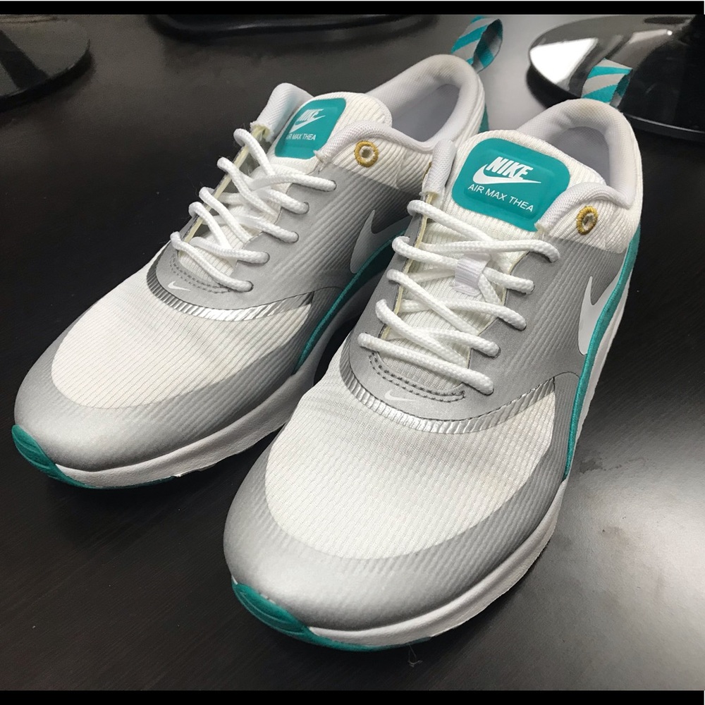 Nike Woman’s running shoes Air Max Thea